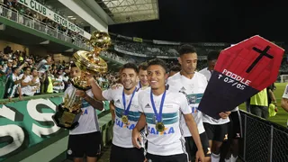 Um dilema que os dirigentes do Coritiba não conseguem resolver