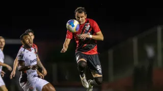 Após turbulência, jogadores ficam eufóricos com vitória do Athletico: “Clube gigantesco”