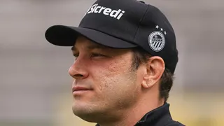Técnico do Operário dá bronca em jogadores após polêmica na final