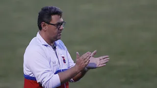 Técnico vê rebaixamento do Paraná como aprendizado para grupo e pede “honra à camisa”