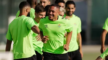 Oito meses após saída do Athletico, Vitor Roque é emprestado pelo Barcelona