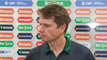 Seabra surpreende com escalação no Coritiba e explica estratégia contra o Fluminense