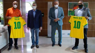 Frente Nacional Antirracista se reúne na CBF e apresenta projetos para o futebol