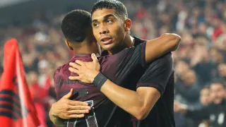 Athletico tem jogador ovacionado na Arena da Baixada