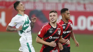 Aos trancos, o Furacão volta a vencer no Brasileirão