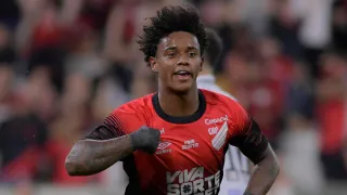 “Vou dar a vida”: Promessa se declara ao Athletico antes de ida definitiva à Europa