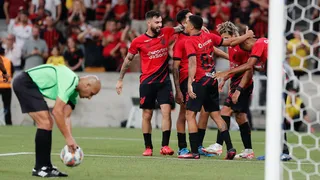Athletico dá show, atropela o Londrina na estreia de Cuca e avança à semifinal
