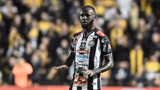 Jogador do Operário acusa rival de injúria racial e jogo fica paralisado na Série B