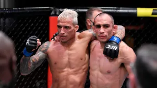 Charles do Bronx amassa Tony Ferguson e fica perto de cinturão do UFC