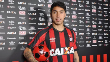 Ex-Athletico pode jogar a Libertadores 2024 após seis anos na prisão