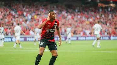 Athletico, em três versões, ganha do Vasco