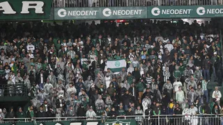 Coritiba suspende sócio que atirou lata no gramado em jogo contra o São Paulo