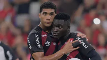 Atacante do Athletico desabafa após pênalti perdido e recebe apoio de zagueiro do Coritiba