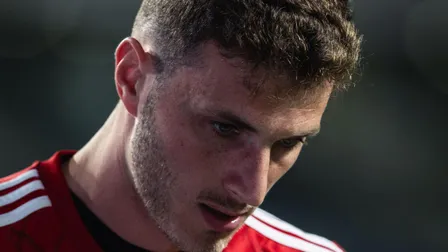 Do Athletico à fortuna árabe: goleiro Bento agora paga o preço