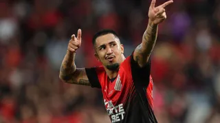 Artilheiro do Athletico, Renan Peixoto celebra fim de jejum: “Muito difícil”