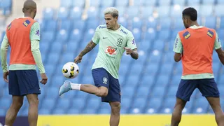 Tite adia teste com Pedro e estuda trocas na seleção em último teste para a Copa