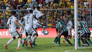Coritiba perde para o Amazonas, deixa de entrar no G4 e segue sem vencer fora