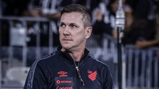 Athletico ganhava e jogava bem. Então, Turra…