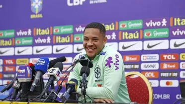 Vitor Roque se diz feliz e nervoso na seleção e lamenta ausência de Neymar
