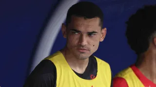 Odair barra Mycael, e ídolo volta ao gol do Athletico na Série B