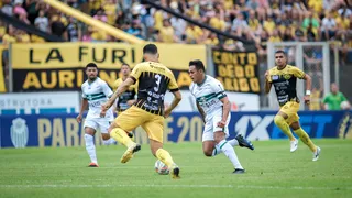 Coritiba perde para o Cascavel e chega a quatro jogos sem vencer antes do mata-mata