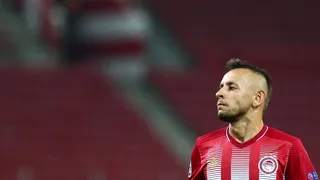 Rafinha rescinde com time da Grécia para voltar a jogar no Brasil