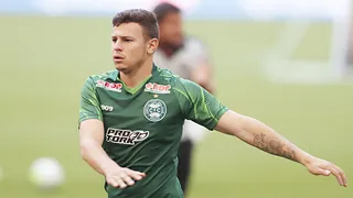 Volante Hugo Moura, ex-Coritiba, está na mira do Athletico