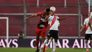 Athletico luta, mas perde para o River e está eliminado da Libertadores