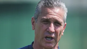 Jorginho vê melhora do Coritiba e mantém foco no acesso: “Mais coragem”