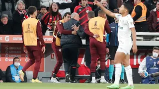 Athletico sai na bronca com a arbitragem, e Mattos relata “agressão”; veja o vídeo