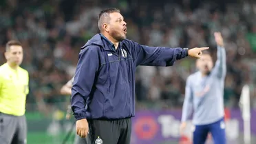 Kosloski diz que Coritiba merecia empate e pede mais critério da arbitragem