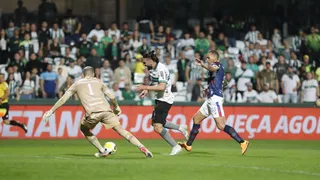 Léo Gamalho admite alívio com fim de jejum do Coritiba: “Clima melhorou”