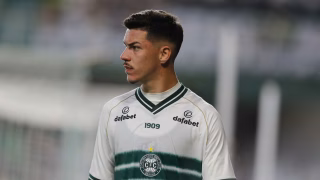 Coritiba empresta zagueiro pouco aproveitado para a Ucrânia