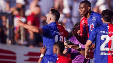 Com gols de ídolo, Paraná Clube vence o Paranavaí e assume a liderança da Copa Paraná