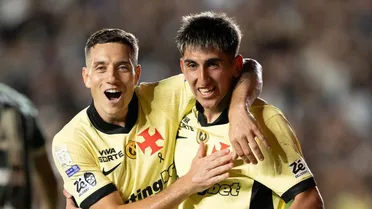 Vasco atropela e Coritiba sofre pior derrota em 18 anos