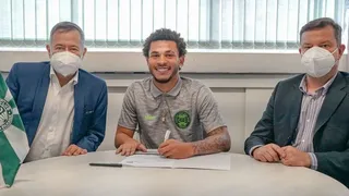 Luizão assina renovação com o Coritiba: “Feliz e motivado”
