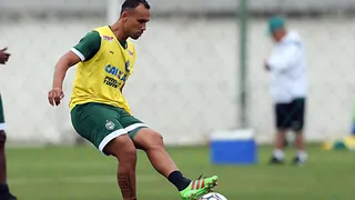Ex-volante cobra R$ 625 mil do Coritiba por assédio e falta de pagamentos