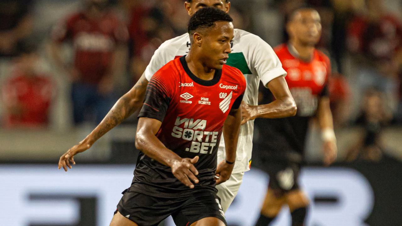 athletico atacante isaac desculpas torcida