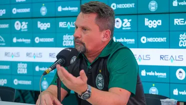 Técnico do Coritiba fala sobre reforços e planeja elenco com até 30 jogadores