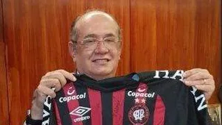 Gilmar Mendes exibe camisa do Atlético em rede social