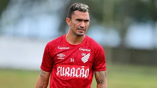 Com desfalques, Athletico enfrenta o Pouso Alegre no pontapé da Copa do Brasil; veja as escalações