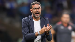 Ex-Athletico brilha com estreia de técnico no Cruzeiro e desencanta no Brasileirão