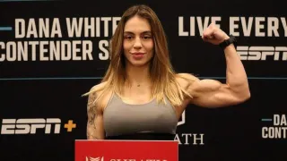 Curitibana do UFC remove silicone de olho em futuro no MMA