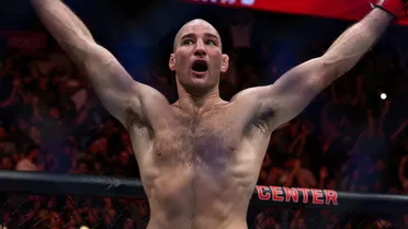 UFC 328: Strickland tira invencibilidade de Chimaev e volta a ser campeão
