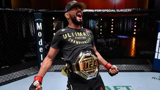 Deiveson Figueiredo mantém cinturão do UFC e já tem nova luta marcada