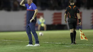Muralha e Paixão salvam o Coxa, James Freitas pisa na bola e Paraná vira caso de polícia