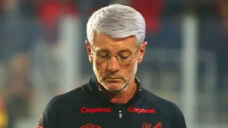 Auxiliar do Grêmio relembra fracassos de Odair e ironiza técnico do Athletico