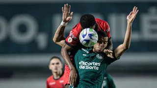Athletico sai na frente, mas leva empate do Goiás e desperdiça chance de colar no G4