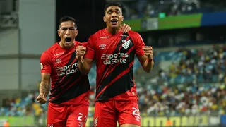 Athletico dá as mãos ao deus-dará e segue em frente