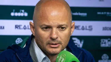 Coritiba não seguirá com atacante e busca novo centroavante para 2026